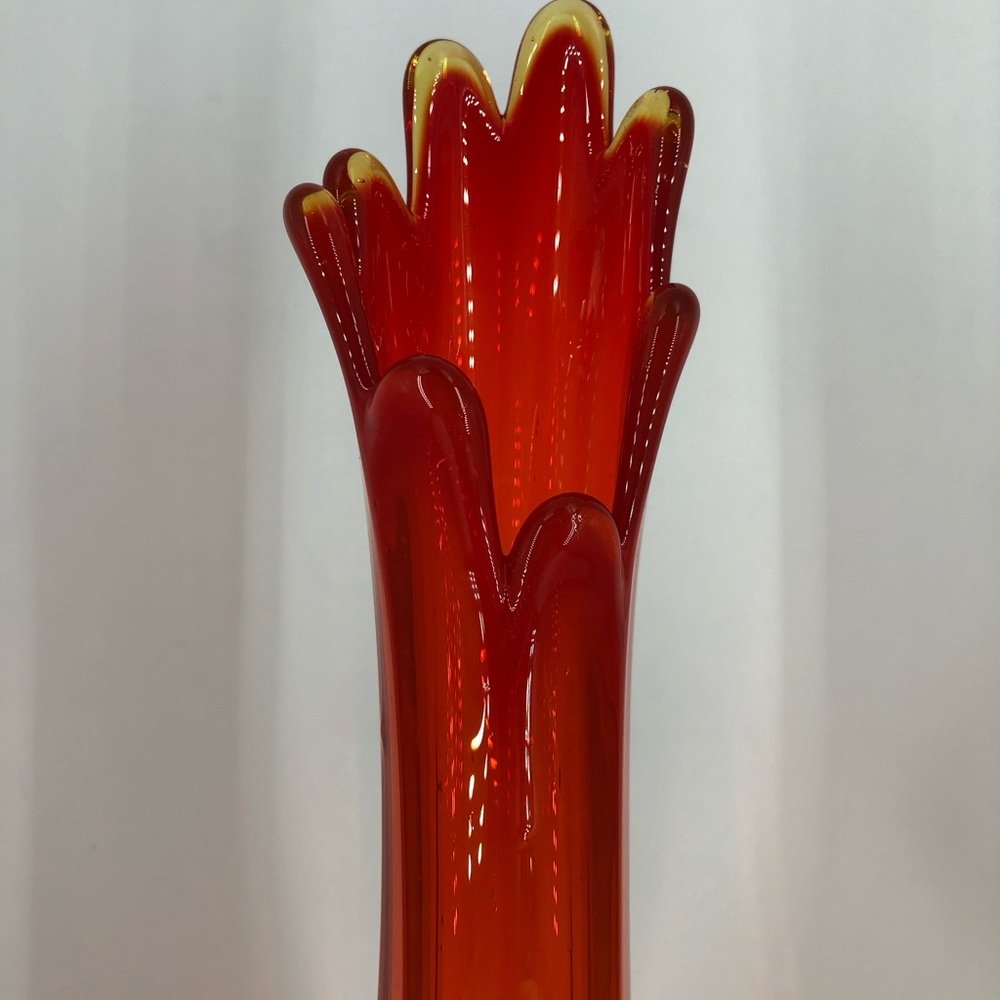 Vintage LE Smith Amberina Swung Glass Vase - Picture 2 of 10